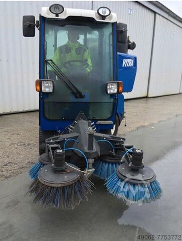 Sweeper-suction machine Iseki Vitra 2030