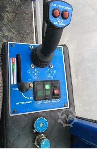 Sweeper-suction machine Iseki Vitra 2030