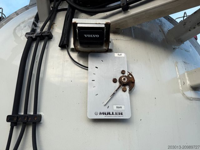 Vacuum tank truck VOLVO FM 420 6x2 Kanalreiniger Kombi MÜLLER 11000 L