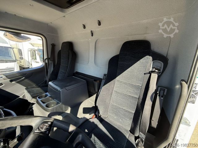 Refrigerator body van MERCEDES-BENZ ATEGO 818 L Kühlkoffer 5,30 m LBW 1,5 T*THERMO