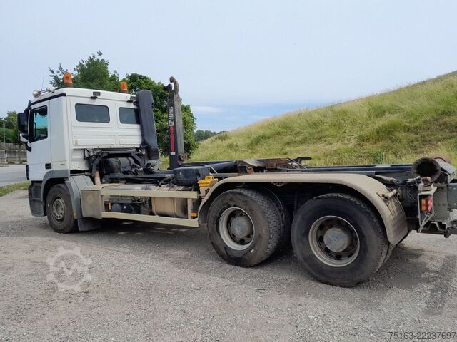 Abrollkipper MERCEDES-BENZ Actros 2644 6x4 Abrollkipper Hiab XR 21S59