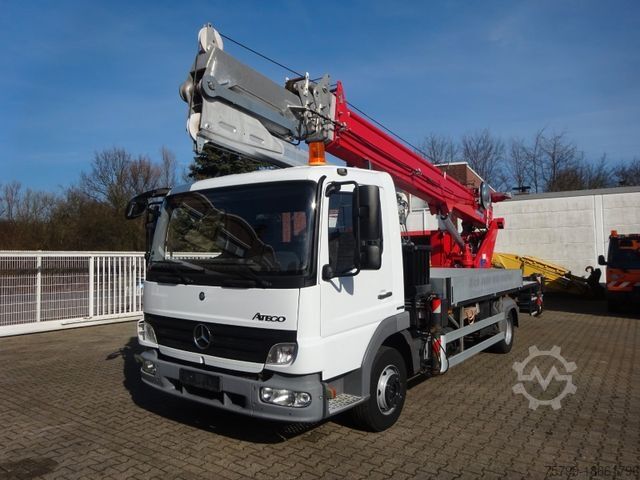 Autokranwagen MERCEDES-BENZ 818 Atego + Böcker AK 32 Meter Dachdeckerkran