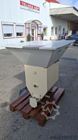 Powder feeder, screw conveyor  