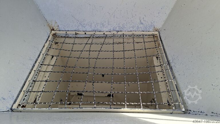 Powder feeder, screw conveyor  