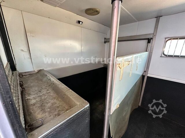 Cattle truck MERCEDES-BENZ Atego 1218L Pferdetransporter mit Wohnabteil