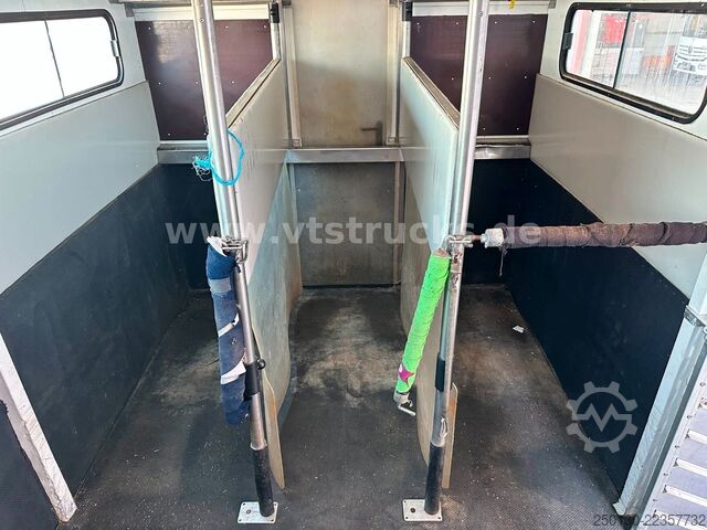 Cattle truck MERCEDES-BENZ Atego 1218L Pferdetransporter mit Wohnabteil