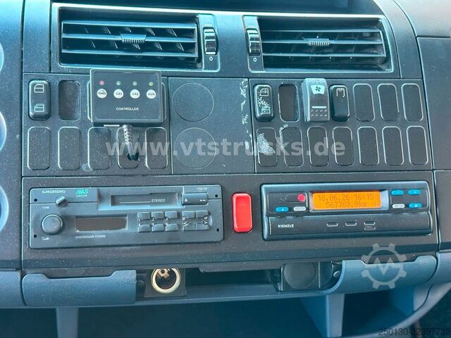 Cattle truck MERCEDES-BENZ Atego 1218L Pferdetransporter mit Wohnabteil