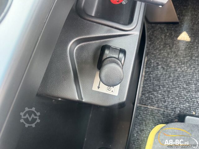 Motor coach MERCEDES-BENZ Tourismo RHD, 55 Sitze, Euro 6