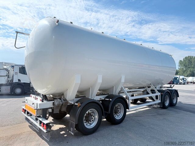 Silo trailer  HMK Bilcon 30 t. 42 m3 Silo tank 6 Compartment