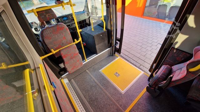 City bus MERCEDES-BENZ Lagerfahrzeug Bürgerbus Niederflur 9 Sitze