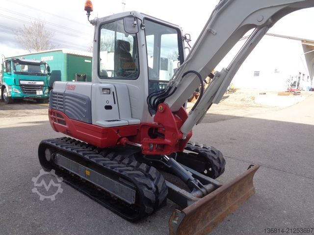 Minibagger TAKEUCHI TB 250 Powertilt + 4 x Löffel TAK-Lock