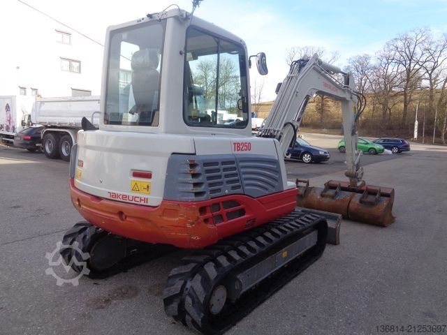 Minibagger TAKEUCHI TB 250 Powertilt + 4 x Löffel TAK-Lock