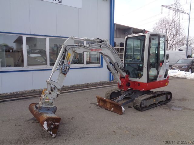Minibagger TAKEUCHI TB 225 Powertilt Löffel Taklock 2.400 kg
