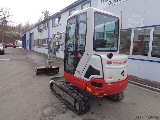 Minibagger TAKEUCHI TB 225 Powertilt Löffel Taklock 2.400 kg