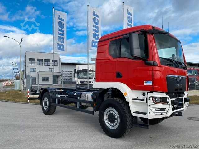 Special purpose truck MAN TGM 18.250 4x4 BB/Fahrgestell/3-Sitze/Neu