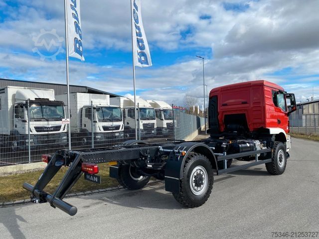 Special purpose truck MAN TGM 18.250 4x4 BB/Fahrgestell/3-Sitze/Neu