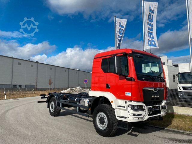 Special purpose truck MAN TGM 18.250 4x4 BB/Fahrgestell/3-Sitze/Neu