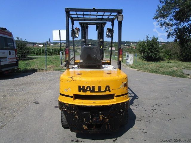 Dieselstapler Halla HDF30 - Triplex-Freihub 4,80m - 3 Ton. Hubkraft