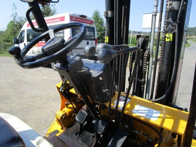 Dieselstapler Halla HDF30 - Triplex-Freihub 4,80m - 3 Ton. Hubkraft
