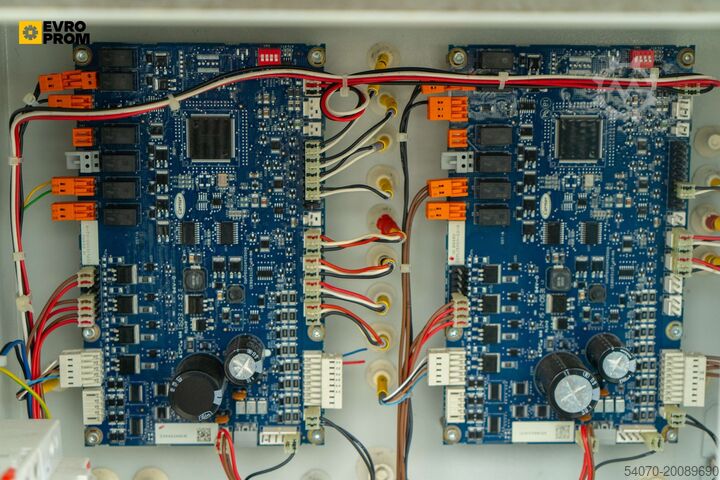 Chiller Used Aircooled chiller CARRIER 30RBM 260 0014 PE 261 KW. 2015 yom