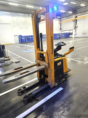 High lift Pallet stacker Jungheinrich ERC216 1,6t  5,2m 