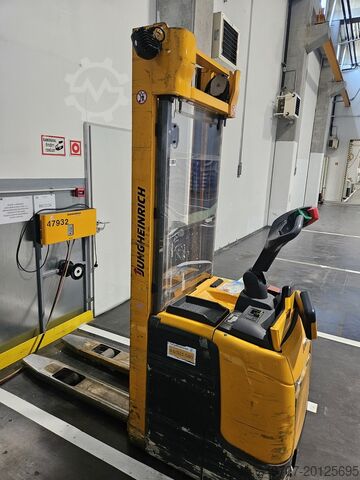 High lift Pallet stacker Jungheinrich ERC216 1,6t  5,2m 