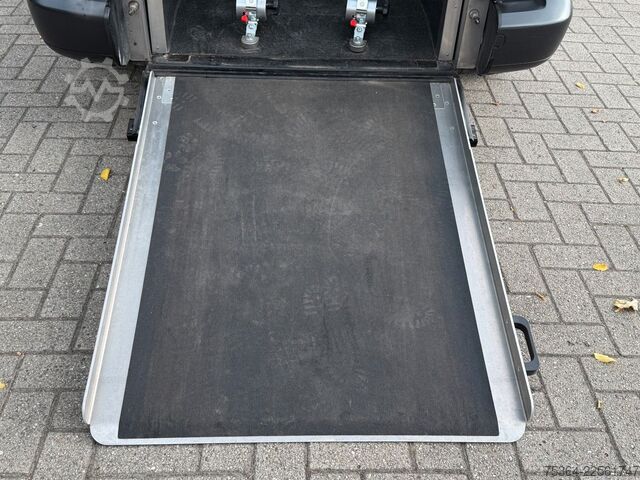 Kleinbus VW Caddy Maxi 1.6 Tdi 5 Sitze Rollstuhlrampe Klima