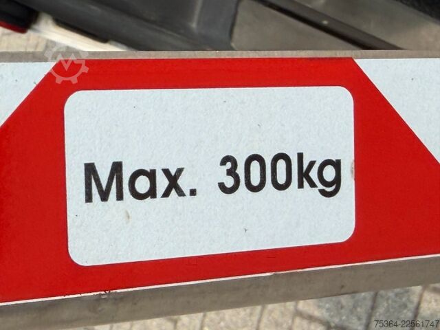 Kleinbus VW Caddy Maxi 1.6 Tdi 5 Sitze Rollstuhlrampe Klima
