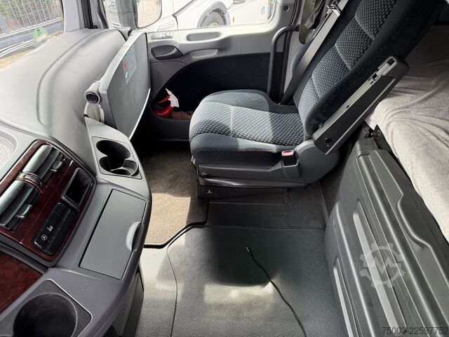 Standard SZM Mercedes-Benz Actros MP3 1846 LS Megaspace