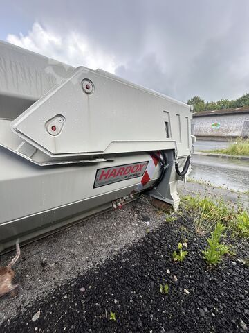 Commercial vehicle M3 Containersysteme Abrollcontainer  Halfpipe