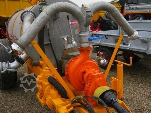 Manure spreader  