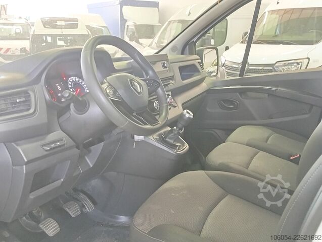 Long wheelbase van Renault Trafic L