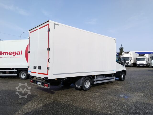 Box van Iveco DAILY 70C18