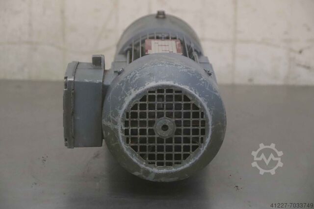Gear motor 0.55 kW 224 rpm SEW Vector R40 DT80K-4