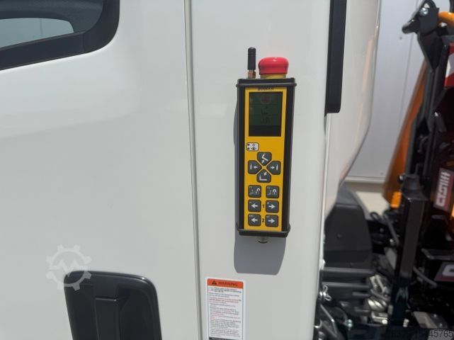 Transporter mit Kipper ISUZU NPR Aut.5.2 Ltr. Abrollkipp. + Winterdienstausr.