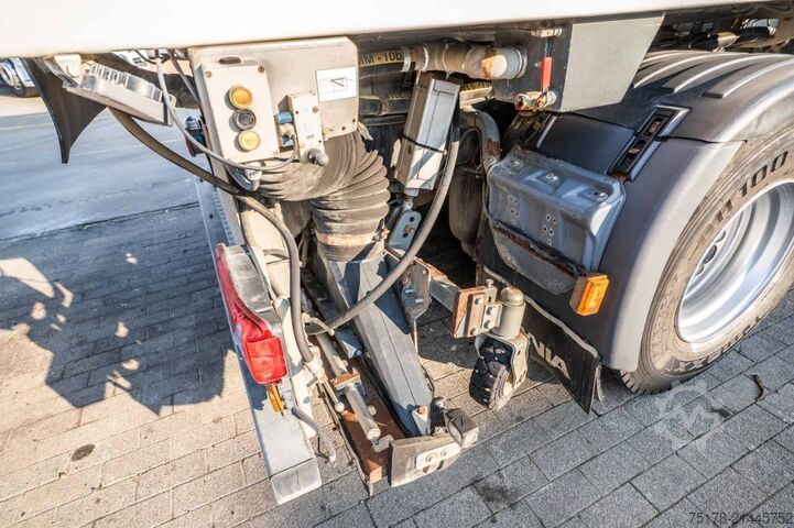 Kehrmaschine SCANIA P280 - SCHORLINGER OPTIFANT 70