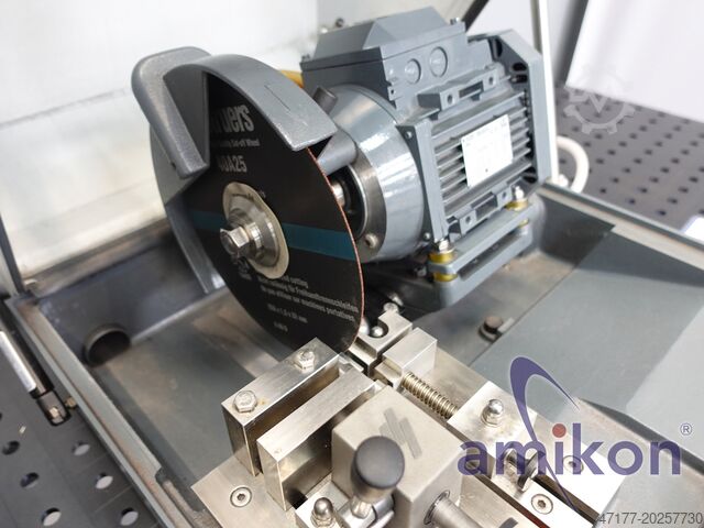 Separation cutting device with Cooli-1 cooling system Struers Labotom-3 Trennschneidgerät
