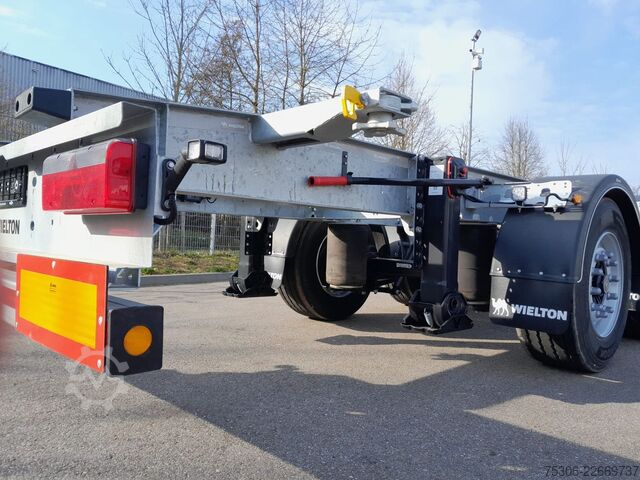 Swap body semitrailer WIELTON BDF 2-Achs-Wechselfahrgestell 1120-1320
