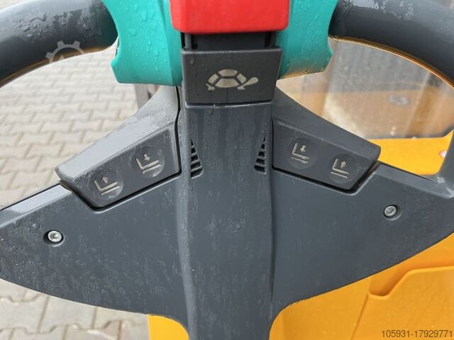 Pedestrian Stacker Jungheinrich EJC110