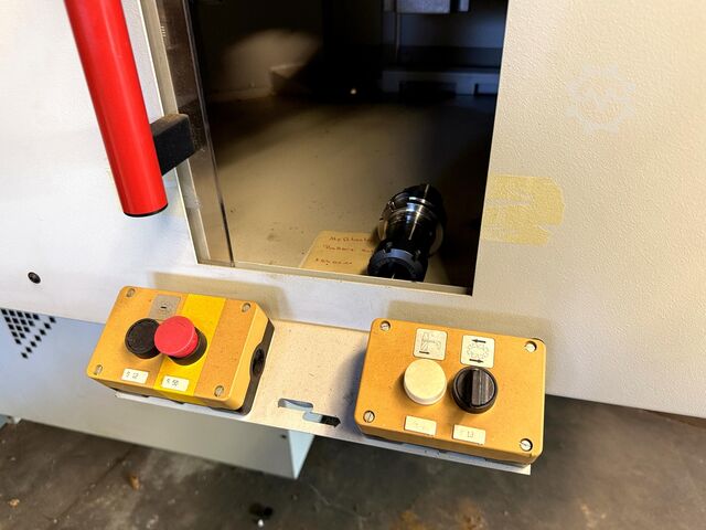 Vertikales Bearbeitungszentrum HERMLE C 1200 V