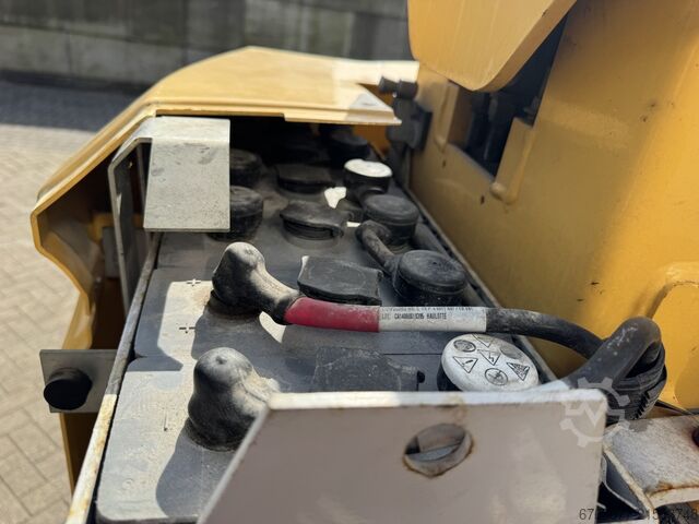 Haulotte Star 10 Elektrischer Mastbühne / Vertikaler Gelenkteleskop-Arbeitsbühne, 10 m Arbeitshöhe,  HAULOTTE Star 10 Electric Masthoogwerker / Vertical Boom lift 10M werkhoogte 2014  TUV 7-2026