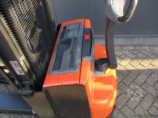 High lifting pallet truck BT SWE120