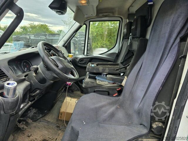 Kastenwagen hoch IVECO 35S16 HiMatic, Klima Automat, 1+2 Sitzer, AHK