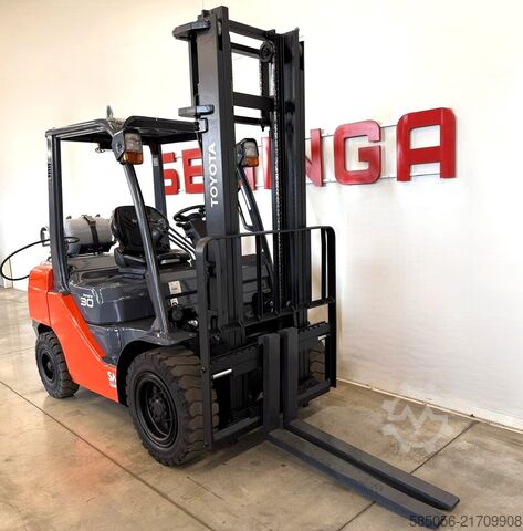Forklift Toyota 11156 - 02-8FGF30