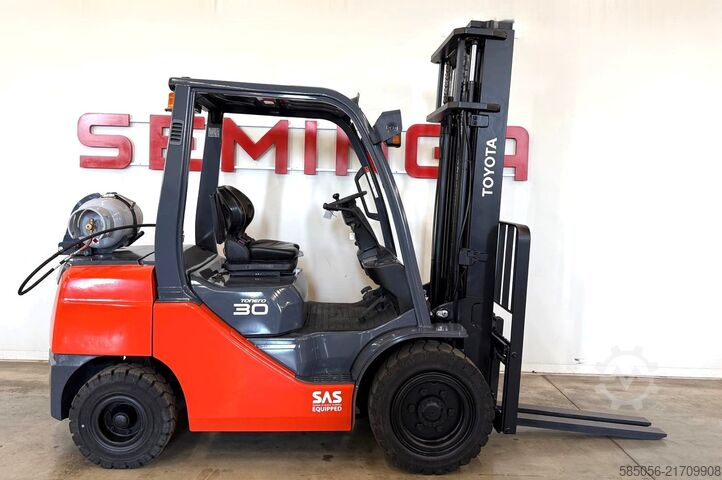 Forklift Toyota 11156 - 02-8FGF30