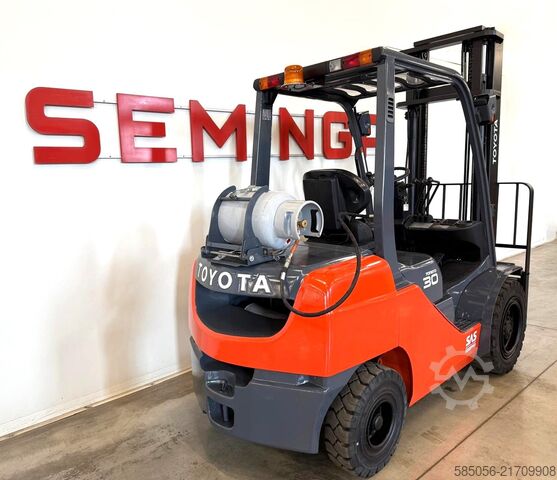 Forklift Toyota 11156 - 02-8FGF30