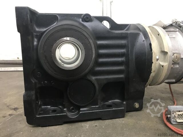 Synchron-Servomotor mit Haltebremse und Getriebe, ; Getriebemotor, Elektromotor, Winkelgetriebemotor LUST LTI DRIVES LSK-190-7-30-560 T1,P,KK,1R