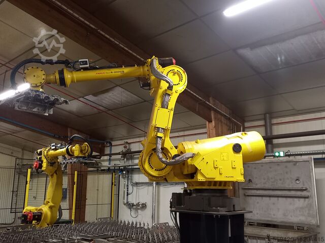 industrial robot FANUC R. 2000 iB 100 P SUR SOCLE n°5