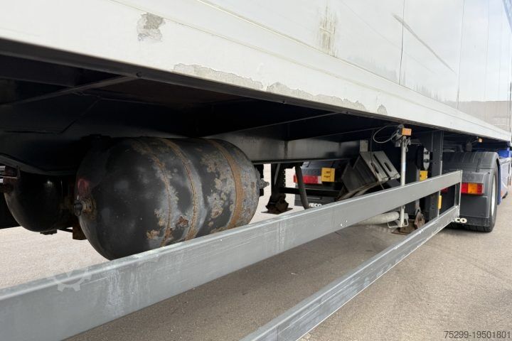 Kofferauflieger HSA 21 Koffer mit Hebebühne / Swiss-Vehicle