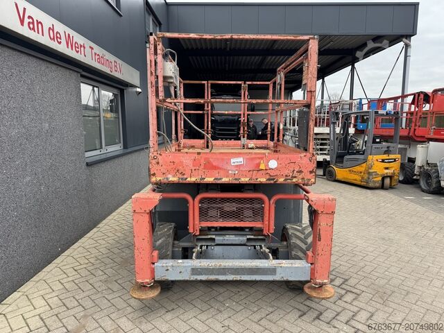 Skyjack SJ 6826RT Scherenarbeitsbühne / Scherenbühne / Arbeitsbühne 2015 4x4 Kubota Diesel 10 m Arbe SKYJACK SJ 6826RT Schaarhoogwerker / Scissor / Arbeitsbuhne 2015 4X4 Kubota Diesel 10M Werkhoogte